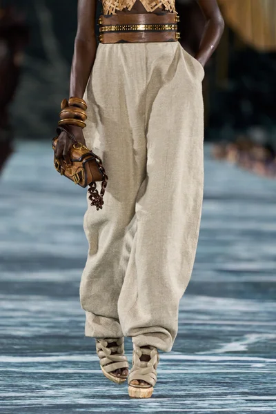 Look 11
